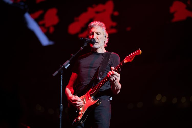 LIVE REVIEW + GALLERY: Roger Waters at TD Garden in Boston, MA (07.12.22)
