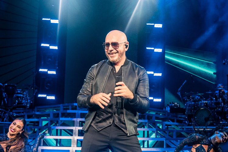PHOTOS: Pitbull in Mansfield, MA (08.09.22)
