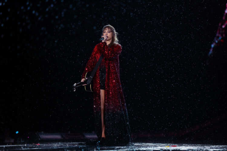 LIVE REVIEW: Taylor Swift, Phoebe Bridgers, Gayle in Foxborough, MA (05.20.23)