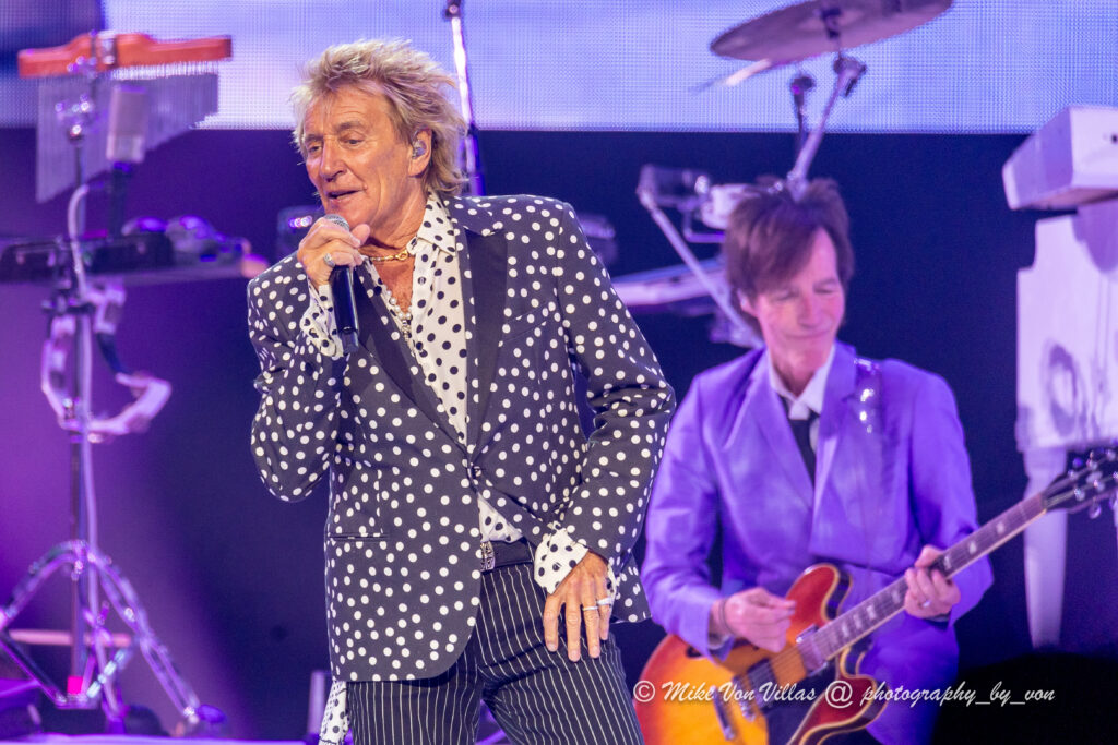 PHOTOS: Rod Stewart in Uncasville, CT (09.07.24) – New England Sounds