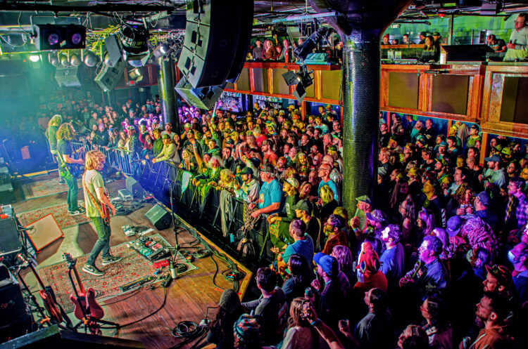 Permalink to LIVE REVIEW + PHOTOS: Pigeons Playing Ping Pong in Boston, MA (10.25.25) LIVE REVIEW + PHOTOS: Pigeons Playing Ping Pong in Boston, MA (10.25.25)