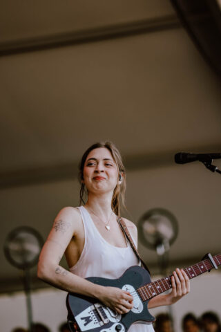 Lizzy Mcalpine