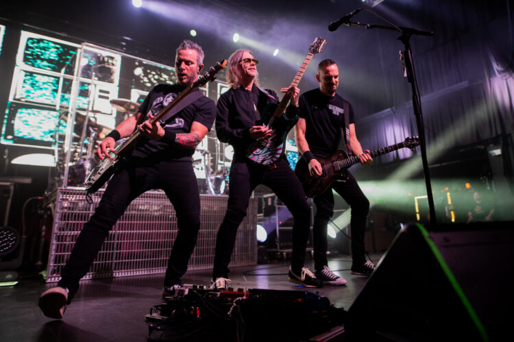 LIVE REVIEW + PHOTOS: Alter Bridge, Boston, MA (05.10.26)